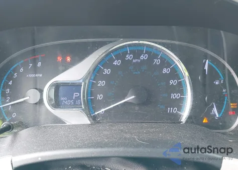 2013 Toyota Sienna Xle V6 8 Passenger z USA, uszkodzony, nr VIN 5TDYK3DC2DS395336